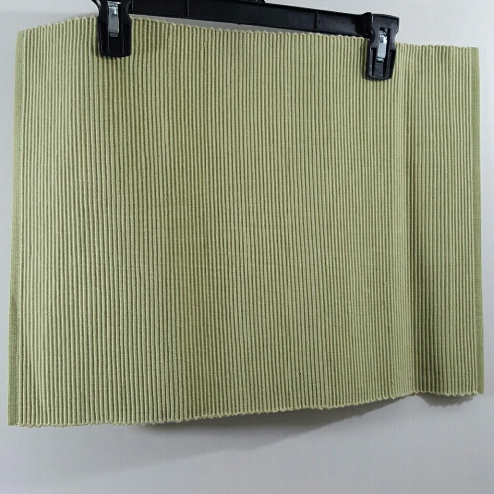 TABLE Placemats and runner